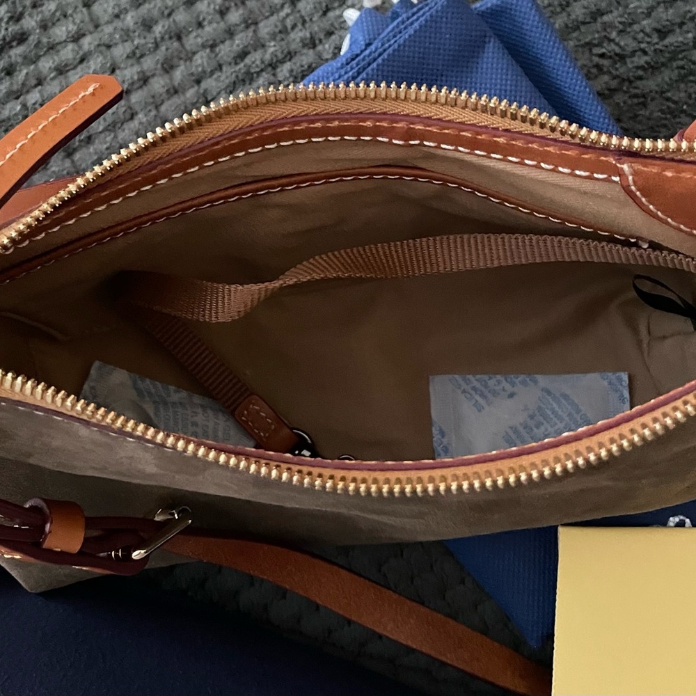 Dooney & Bourke Vtg NWT Tracy Italian Suede Bag
Shoulder/Crossbody retail $279 - Picture 10 of 10